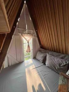 Postel nebo postele na pokoji v ubytování Dreamer Cabin Tre house Dalat