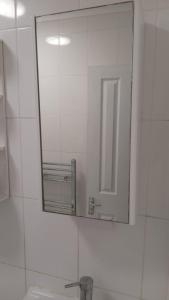 Vannituba majutusasutuses Exclusive Luxurious Double Bedroom in a Beautiful Shared Flat Close to Transit & Grocery Stores