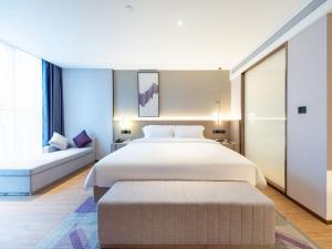 Giường trong phòng chung tại Lavande Hotel Wuhan Huazhong University of Science and Technology Jiayuan Road Subway Station Branch