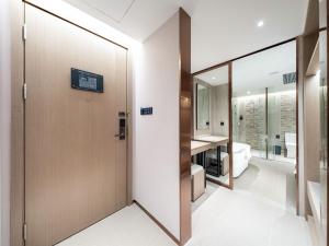 Phòng tắm tại Lavande Hotel Wuhan Huazhong University of Science and Technology Jiayuan Road Subway Station Branch