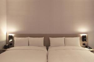 Letto o letti in una camera di Tango Inn Taipei Kaifong