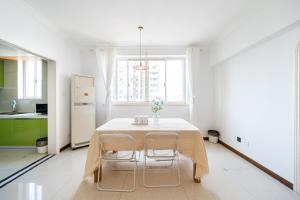 Fotografie z fotogalerie ubytování ZhiYuan-3 Bedrooms 1 Bathroom,Near People's Square v Šanghaji