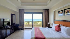 Postel nebo postele na pokoji v ubytování Olalani Resort & Condotel + 102 fotografií