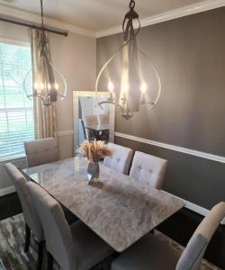 Un lugar para sentarse en Taste of Texas Luxury Lakeside Beauty