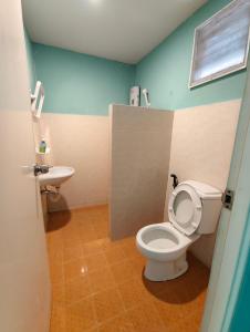 a bathroom with a toilet and a sink at Nicha Resort Koh Phangan in Thong Sala