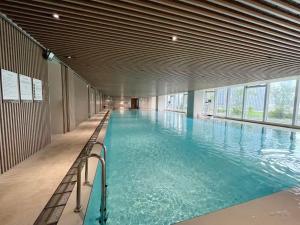 Bazén v ubytování Yibo Hotel - Pazhou Convention and Exhibition Center - Walking distance to Canton Fair nebo v jeho okolí
