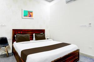 Postel nebo postele na pokoji v ubytování Hotel Aastha Shree Dham