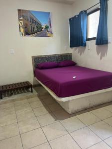 Una cama o camas en una habitación de Hotel Perla Mazatlan