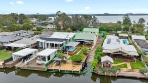 Výhled na řeku, která protéká v blízkosti prázdninového domu