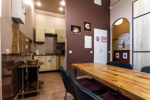 Kuchyň nebo kuchyňský kout v ubytování Centrum Hostel