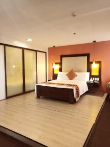 Ένα ή περισσότερα κρεβάτια σε δωμάτιο στο Coron Gateway Hotel & Suites