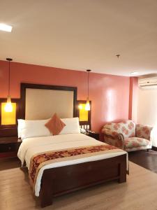Ένα ή περισσότερα κρεβάτια σε δωμάτιο στο Coron Gateway Hotel & Suites