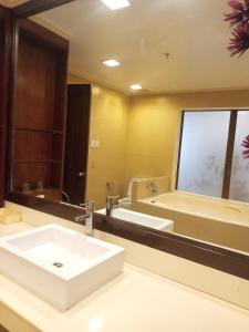 Ένα μπάνιο στο Coron Gateway Hotel & Suites