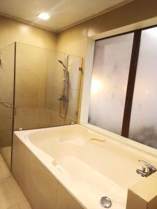 Ένα μπάνιο στο Coron Gateway Hotel & Suites