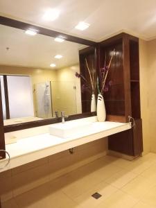 Ένα μπάνιο στο Coron Gateway Hotel & Suites