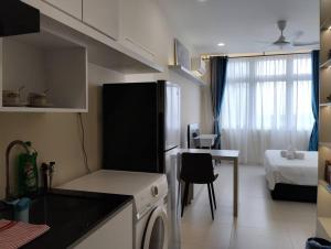 Η κουζίνα ή μικρή κουζίνα στο Urban Riverview Couple Suite - Riverine Kuching +1 φωτογραφίες