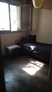 Giường trong phòng chung tại Casa de botellas