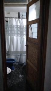 Phòng tắm tại Casa de botellas