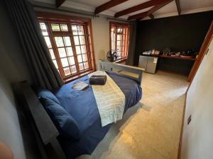 Una cama o camas en una habitación de Nectar Game Lodge