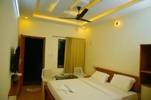Island Dreams Resort客房内的一张或多张床位