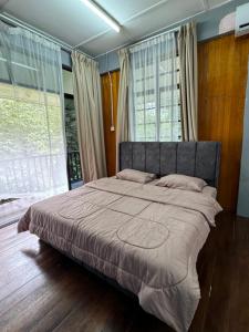 Postel nebo postele na pokoji v ubytování Villa Kuala Woh Resort