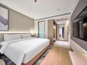 Giường trong phòng chung tại Lavande Hotel Wuhan Huazhong University of Science and Technology Jiayuan Road Subway Station Branch
