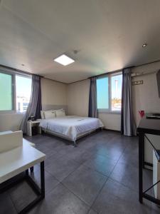Postel nebo postele na pokoji v ubytování Haruae hotel