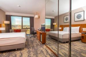 Postel nebo postele na pokoji v ubytování Crowne Plaza Kayseri by IHG