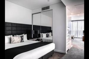 Ένα ή περισσότερα κρεβάτια σε δωμάτιο στο Comfortable&Convenient Rental Apartment in Chatswood