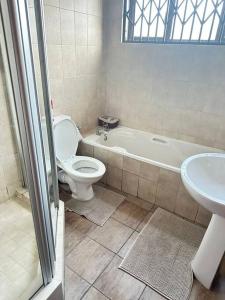 Et badeværelse på Beachfront home