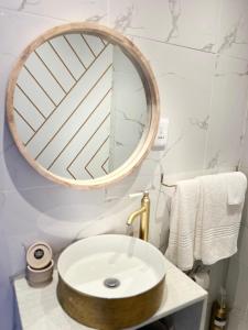 Ένα μπάνιο στο 18 on onix