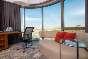 Posezení v ubytování Crowne Plaza Kayseri by IHG