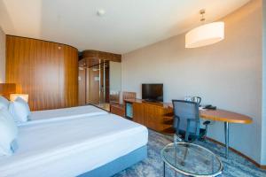 Postel nebo postele na pokoji v ubytování Crowne Plaza Kayseri by IHG