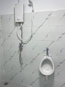 Ένα μπάνιο στο Blue Shore Pavilion