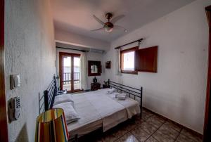 Cama o camas de una habitación en Beachfront villa with huge garden, 3br, Halkidiki