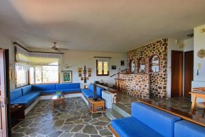 Zona de estar de Beachfront villa with huge garden, 3br, Halkidiki