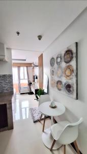 Khu vực ghế ngồi tại Cozy Staycation +3 ảnh