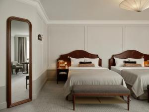 Katil atau katil-katil dalam bilik di Hotel Kämp