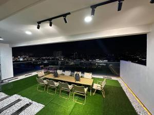 Φωτογραφία από το άλμπουμ του Luxury Big Balcony 180 CityView σε Kajang