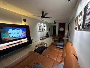 Μια τηλεόραση ή/και κέντρο ψυχαγωγίας στο Luxury Big Balcony 180 CityView