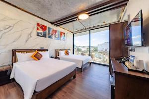 Postel nebo postele na pokoji v ubytování Phuc Hai Hotel Da Lat