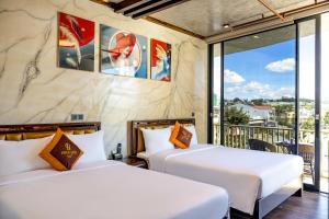 Postel nebo postele na pokoji v ubytování Phuc Hai Hotel Da Lat