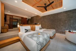 Postel nebo postele na pokoji v ubytování Kaamala Luxury Resort & Spa Ubud by Ini Vie Hospitality