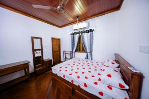 Postel nebo postele na pokoji v ubytování Inpan's beach resort Batticaloa + 37 fotografií