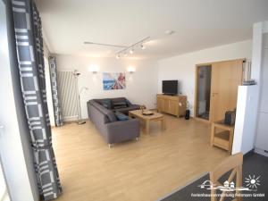 a living room with a couch and a table at 52 Ferienwohnung im Fritz-Bleyl-Weg 14 EG links in Burg auf Fehmarn