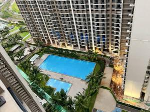 an overhead view of a large building with a swimming pool at Cozy Studio Skyhouse Apt near ICE BSD with pool & Gym by 2ndHome in Cilenggang