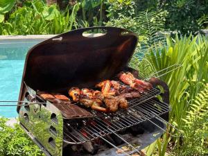 Gril dostupný pro hosty v vily