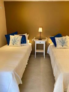 Postel nebo postele na pokoji v ubytování Sifnos Sea Lovers
