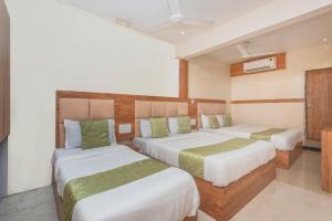 Postel nebo postele na pokoji v ubytování Hotel Al Madina palace