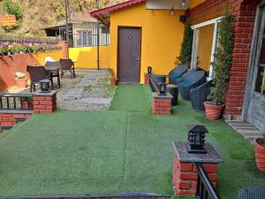 Aed väljaspool majutusasutust Nirvana Mussoorie